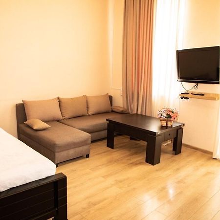 Natali Hotel Tbilisi Buitenkant foto