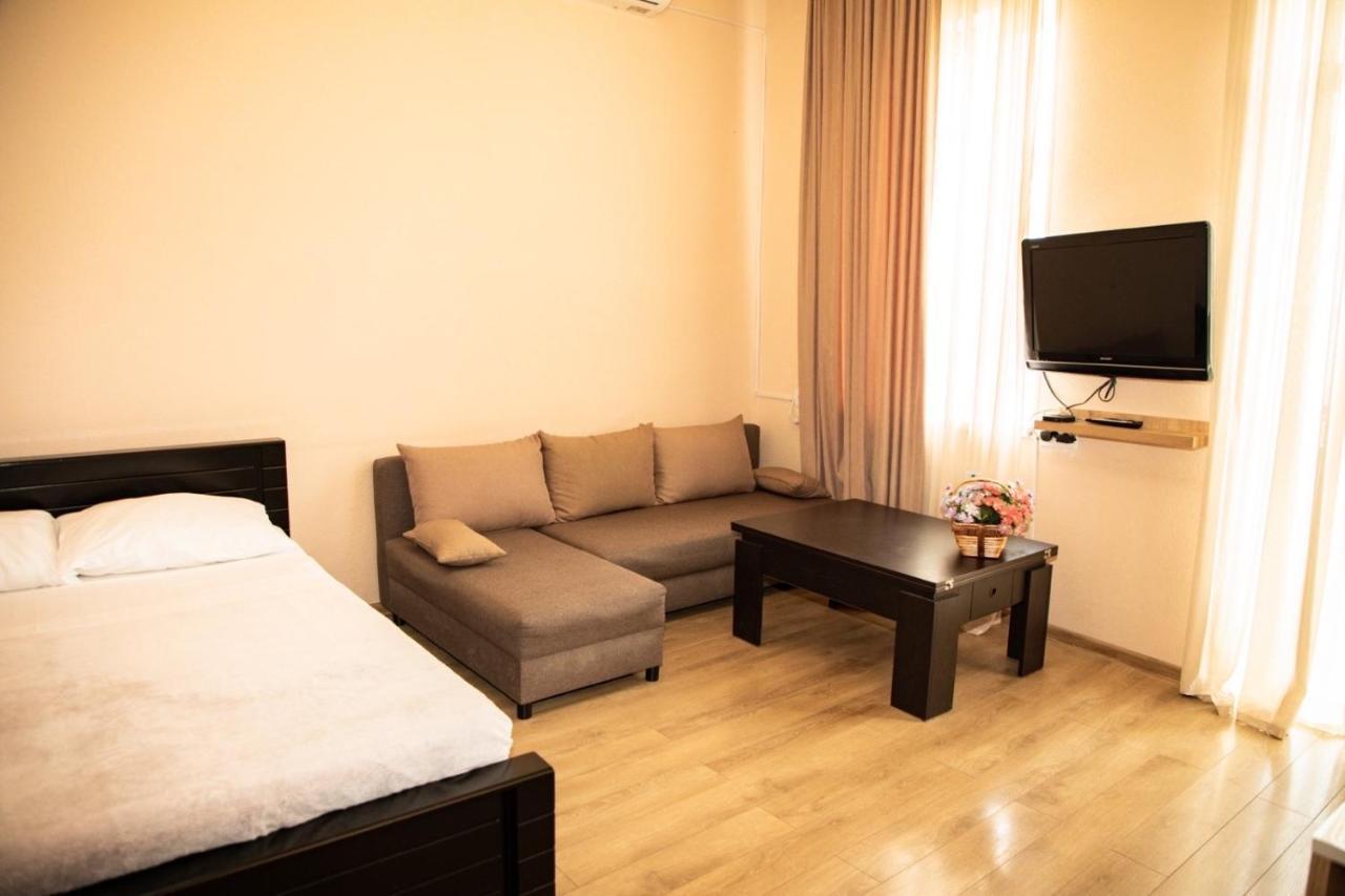Natali Hotel Tbilisi Buitenkant foto