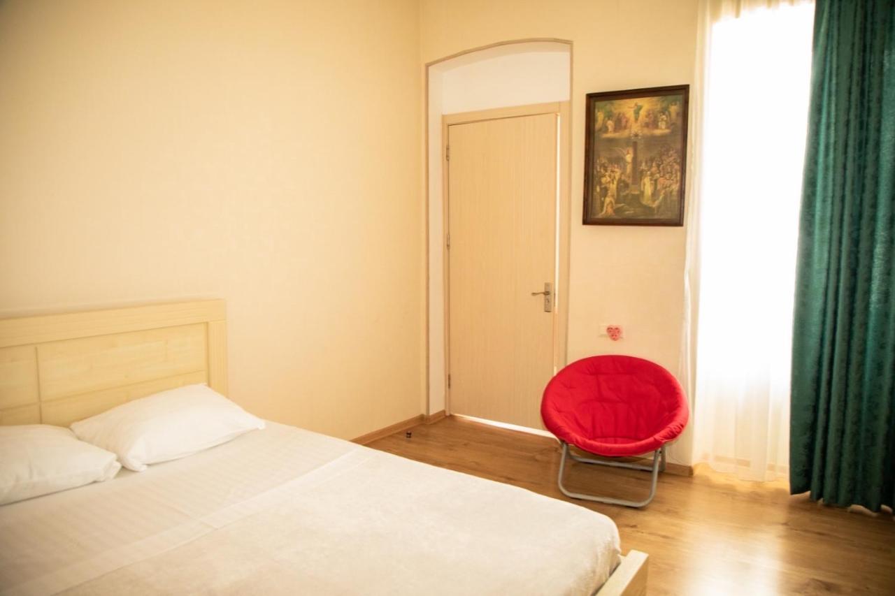 Natali Hotel Tbilisi Buitenkant foto